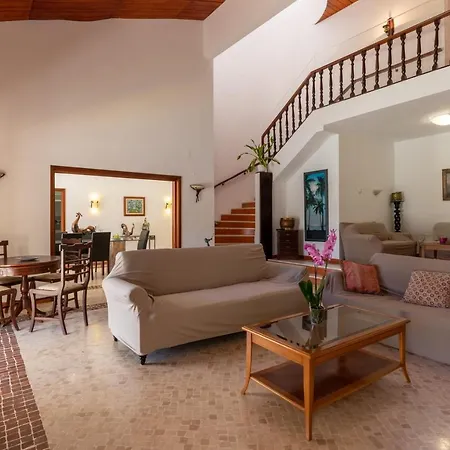 With Pool And Large Garden Βίλα Quarteira