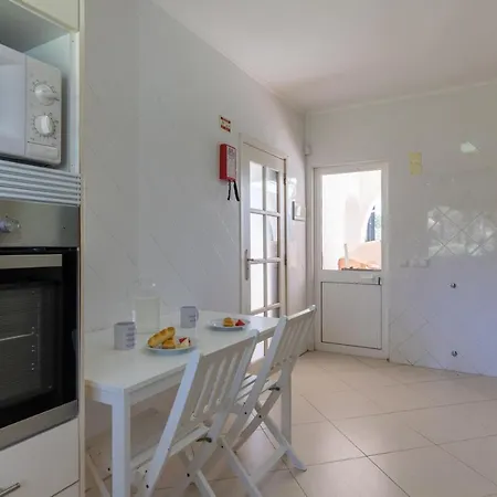 With Pool And Large Garden * Quarteira